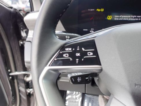 Used 2025 Audi Q6 e-tron Premium w/ Convenience Package RWD image 11