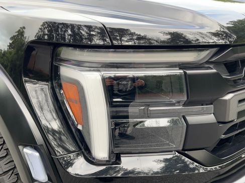 Used 2025 Ford F150 Raptor AWD/4WD image 31