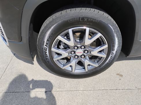 Used 2023 GMC Acadia SLT w/ LPO, Floor Liner Package FWD image 23