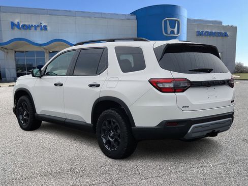 New 2025 Honda Pilot TrailSport image 3