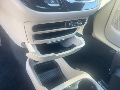 Used 2023 Chrysler Voyager LX FWD image 31