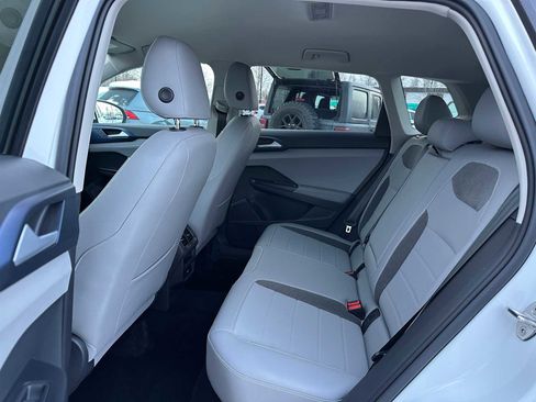 Used 2024 Volkswagen Taos SE image 16