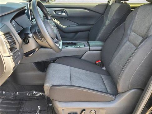 Used 2024 Nissan Rogue SV image 16