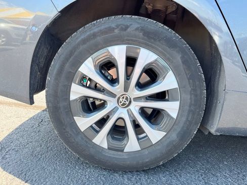 Used 2021 Toyota Prius XLE AWD/4WD image 11