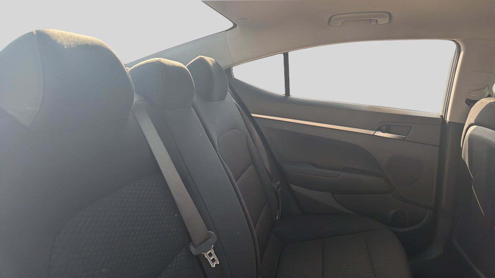 Used 2020 Hyundai Elantra SE w/ Cargo Package (C1) FWD image 18