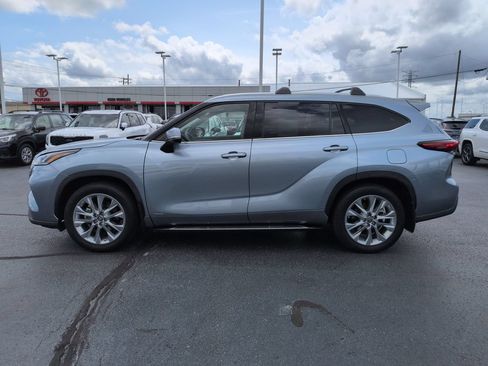 Used 2023 Toyota Highlander Limited AWD/4WD image 2