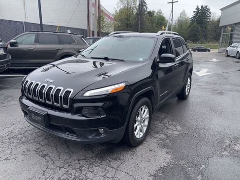 Used 2017 Jeep Cherokee Latitude w/ True North Edition AWD/4WD image 2