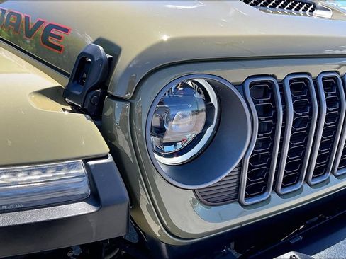 Used 2026 Jeep Gladiator Mojave AWD/4WD image 40