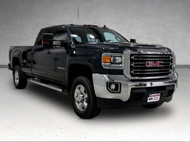 Used 2018 GMC Sierra 3500 SLE w/ SLE Preferred Package AWD/4WD image 4