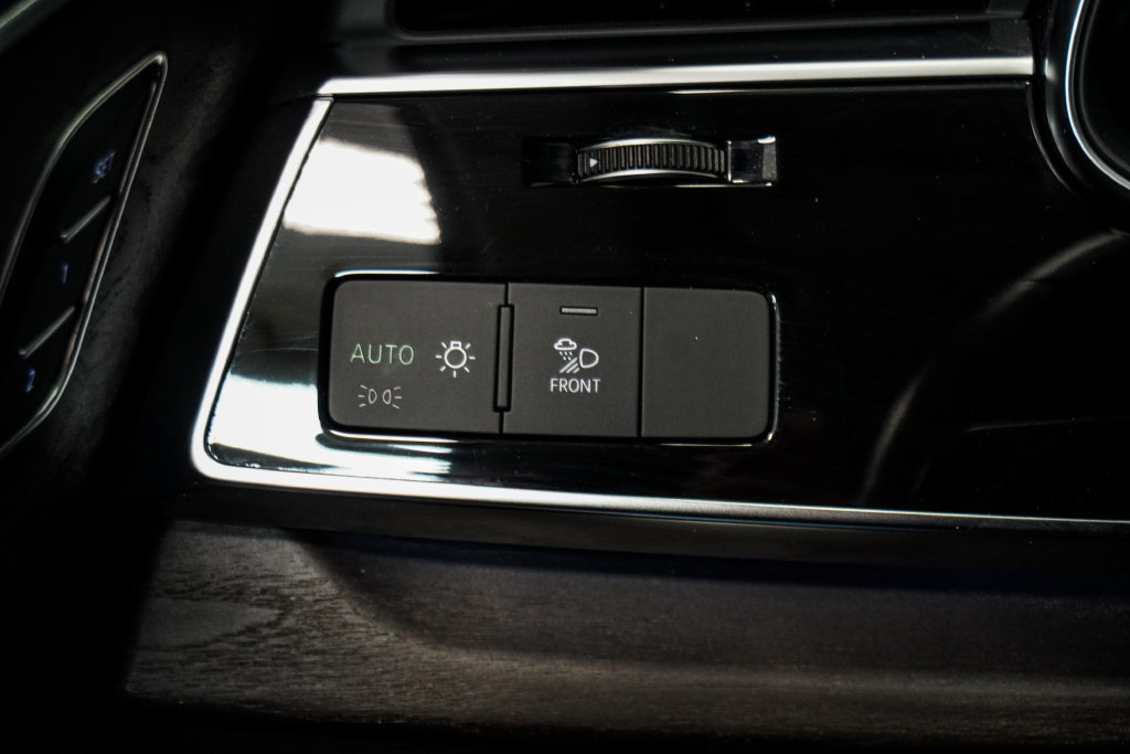 Used 2022 Audi Q8 Premium AWD/4WD image 24