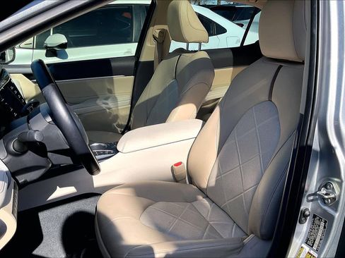 Used 2018 Toyota Camry XLE image 23