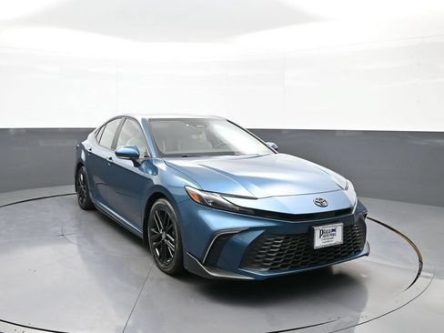 Certified 2025 Toyota Camry SE w/ Convenience Package FWD image 3