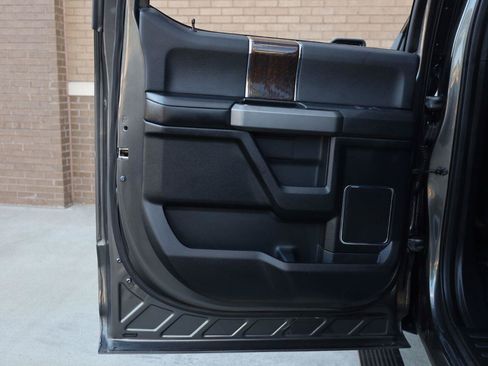 Used 2015 Ford F150 Platinum w/ Equipment Group 701A Luxury AWD/4WD image 22