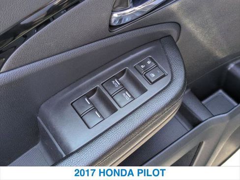 Used 2017 Honda Pilot Touring image 13