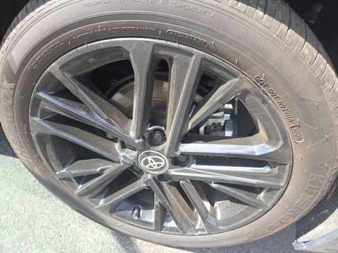 Used 2025 Toyota Camry SE w/ Convenience Package image 11