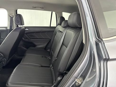 Used 2022 Volkswagen Tiguan SE AWD/4WD image 24