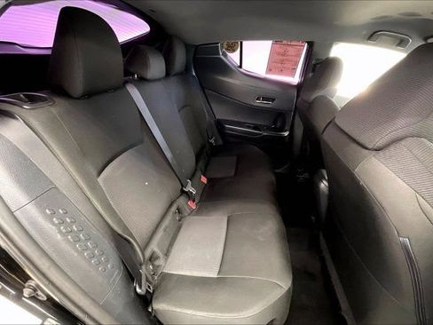 Used 2019 Toyota C-HR XLE FWD image 18