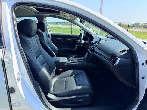 Used 2021 Honda Accord Touring image 10