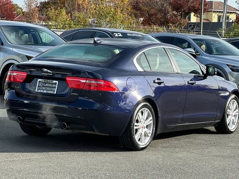 Used 2017 Jaguar XE Premium image 4