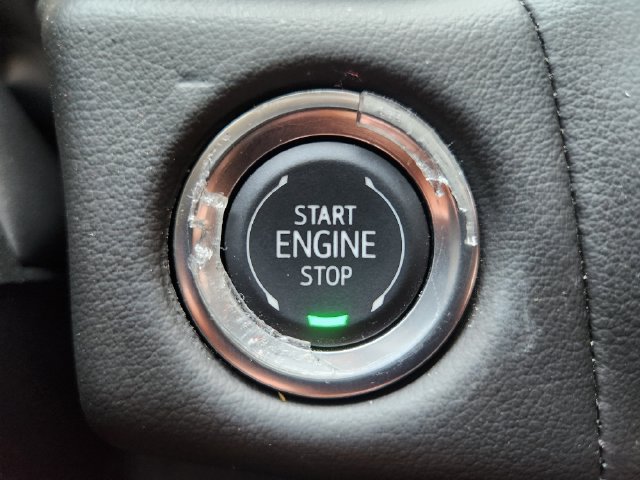 Used 2024 GMC Yukon AT4 w/ Technology Package AWD/4WD image 19