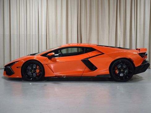 Used 2025 Lamborghini Revuelto image 5