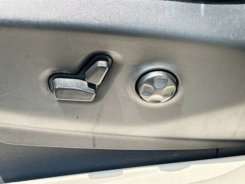 Used 2023 Chrysler Pacifica Touring-L FWD image 20