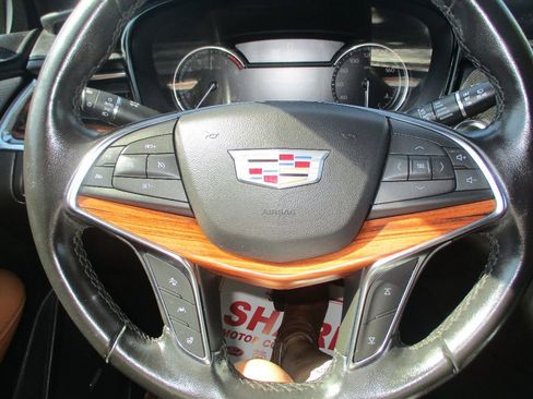 Used 2021 Cadillac XT5 Premium Luxury image 9