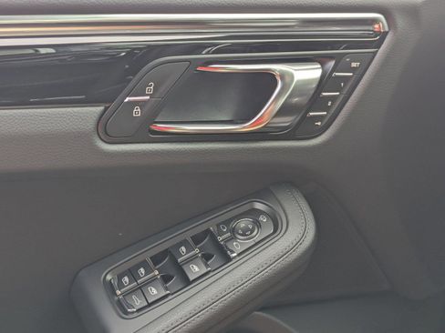New 2026 Porsche Macan image 13