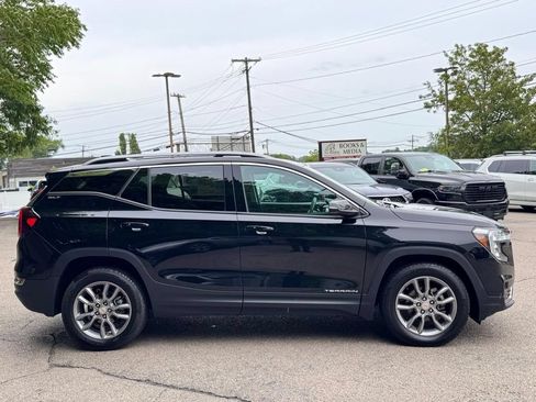 Used 2022 GMC Terrain SLT w/ Infotainment Package II AWD/4WD image 7