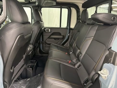 New 2026 Jeep Gladiator Sport AWD/4WD image 9