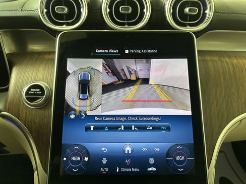 Used 2025 Mercedes-Benz GLC 350e GLC 350e image 17