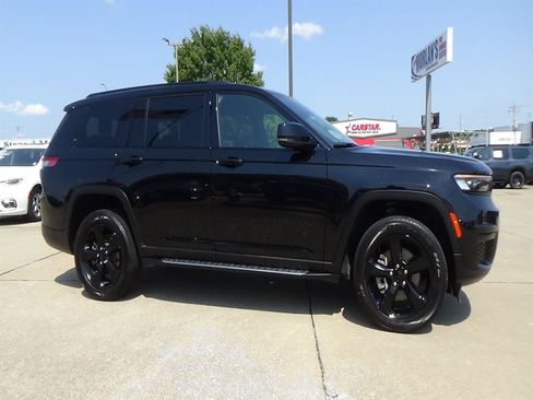 Certified 2025 Jeep Grand Cherokee L Altitude AWD/4WD image 5