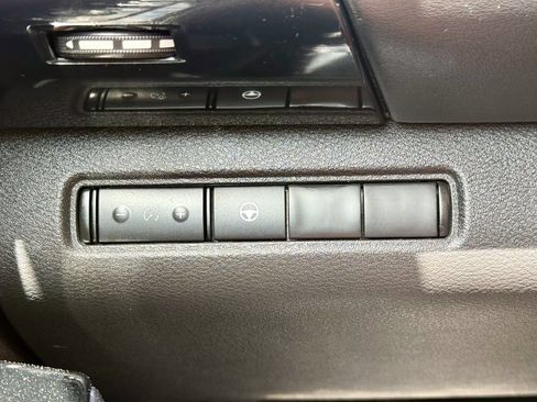 Used 2022 Nissan Pathfinder SV AWD/4WD image 27