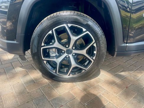 Used 2025 Jeep Compass Limited AWD/4WD image 10