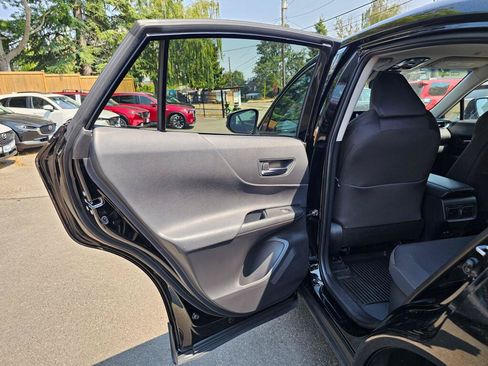 Used 2023 Toyota Venza LE AWD/4WD image 16
