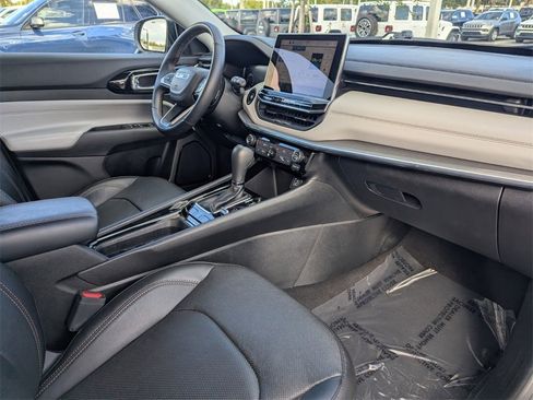 Certified 2022 Jeep Compass Limited w/ Elite Group image 9