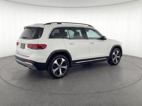 Used 2025 Mercedes-Benz GLB 250 4MATIC image 9