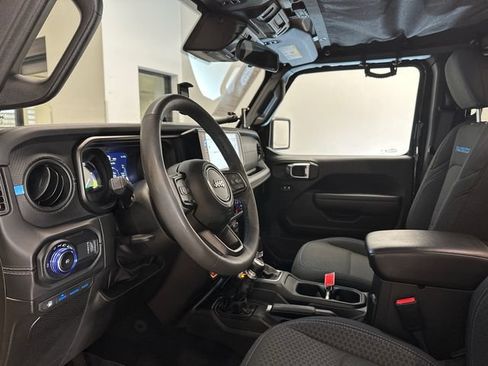 Used 2024 Jeep Wrangler Unlimited Rubicon 4xe w/ Convenience Group AWD/4WD image 14