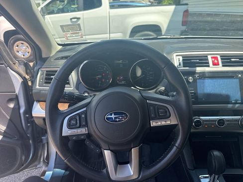 Used 2017 Subaru Outback 2.5i Limited AWD/4WD image 7