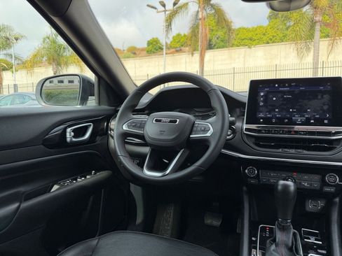 Used 2025 Jeep Compass Trailhawk w/ Trailer Tow Group image 33