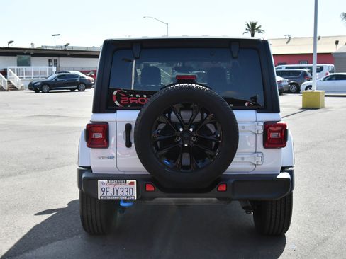 Used 2023 Jeep Wrangler Sahara w/ Cold Weather Group AWD/4WD image 7