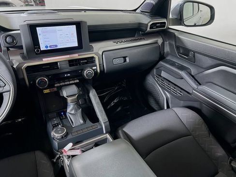 Certified 2025 Toyota Tacoma SR5 AWD/4WD image 20