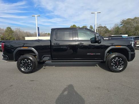 Used 2025 GMC Sierra 2500 AT4X image 6