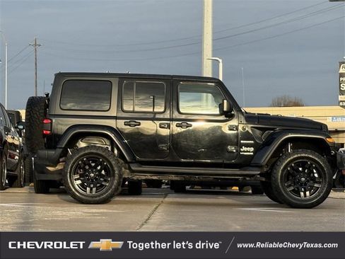 Used 2018 Jeep Wrangler Unlimited Sahara image 5