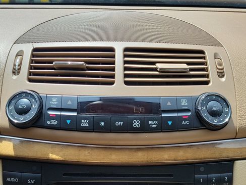 Used 2007 Mercedes-Benz E 550 Sedan image 25
