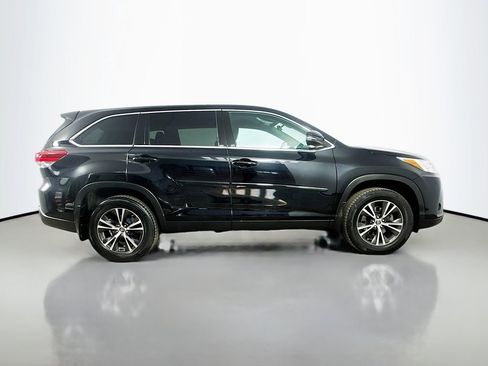 Used 2019 Toyota Highlander Plus AWD/4WD image 9