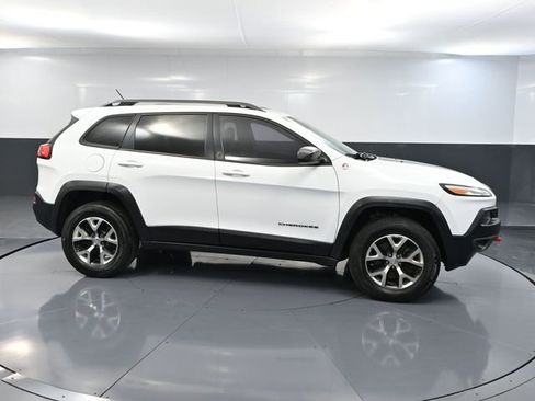 Used 2015 Jeep Cherokee Trailhawk AWD/4WD image 4