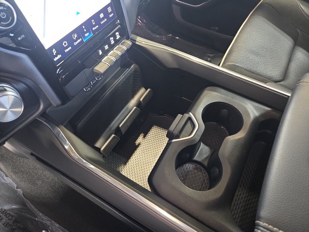 Used 2023 RAM 1500 Laramie AWD/4WD image 28