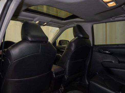 Used 2023 Toyota Highlander XLE image 10