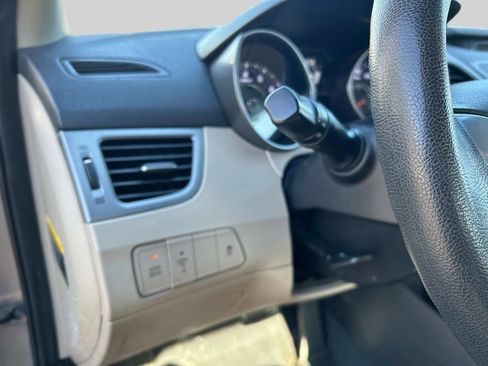 Used 2016 Hyundai Elantra SE image 17